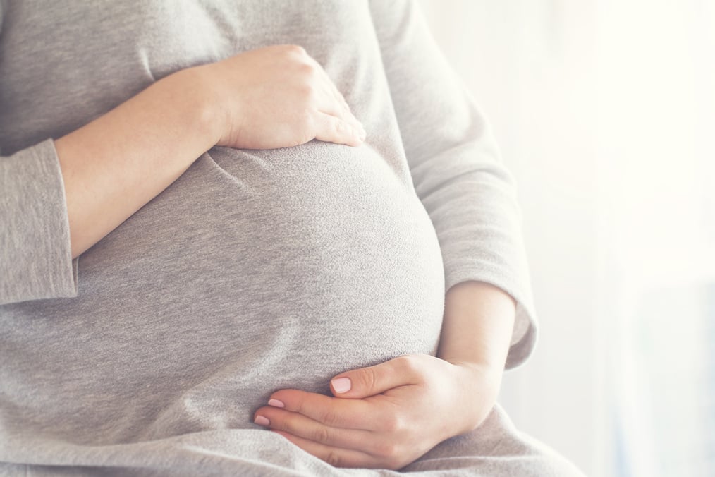 Images illustrant des consultations avec une femme enceinte, des enfants ou en famille